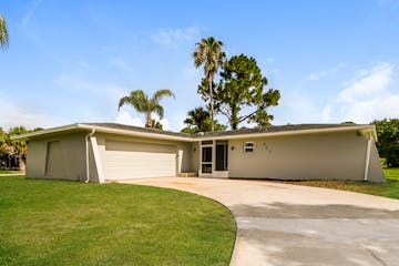 907 E 3RD ST LEHIGH ACRES, FL 33936